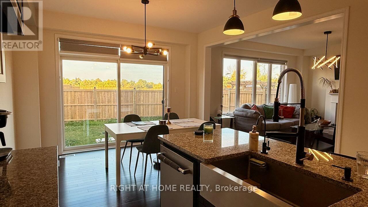 52 Royal Coachman Way, Hamilton, Ontario  L8J 0M2 - Photo 9 - X12412103