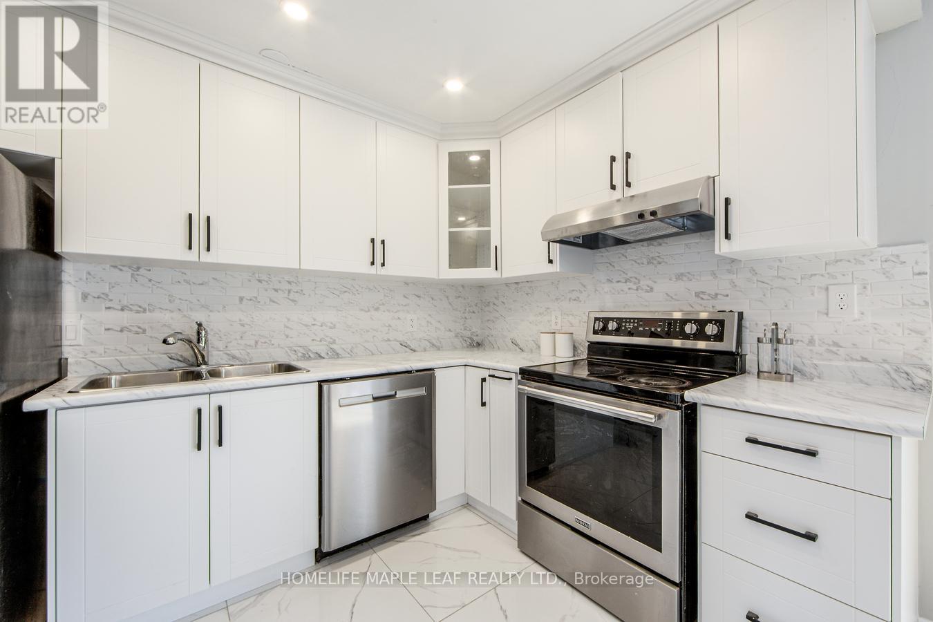 689 Macyoung Drive W, Kincardine, Ontario  N2Z 1T1 - Photo 15 - X12412115