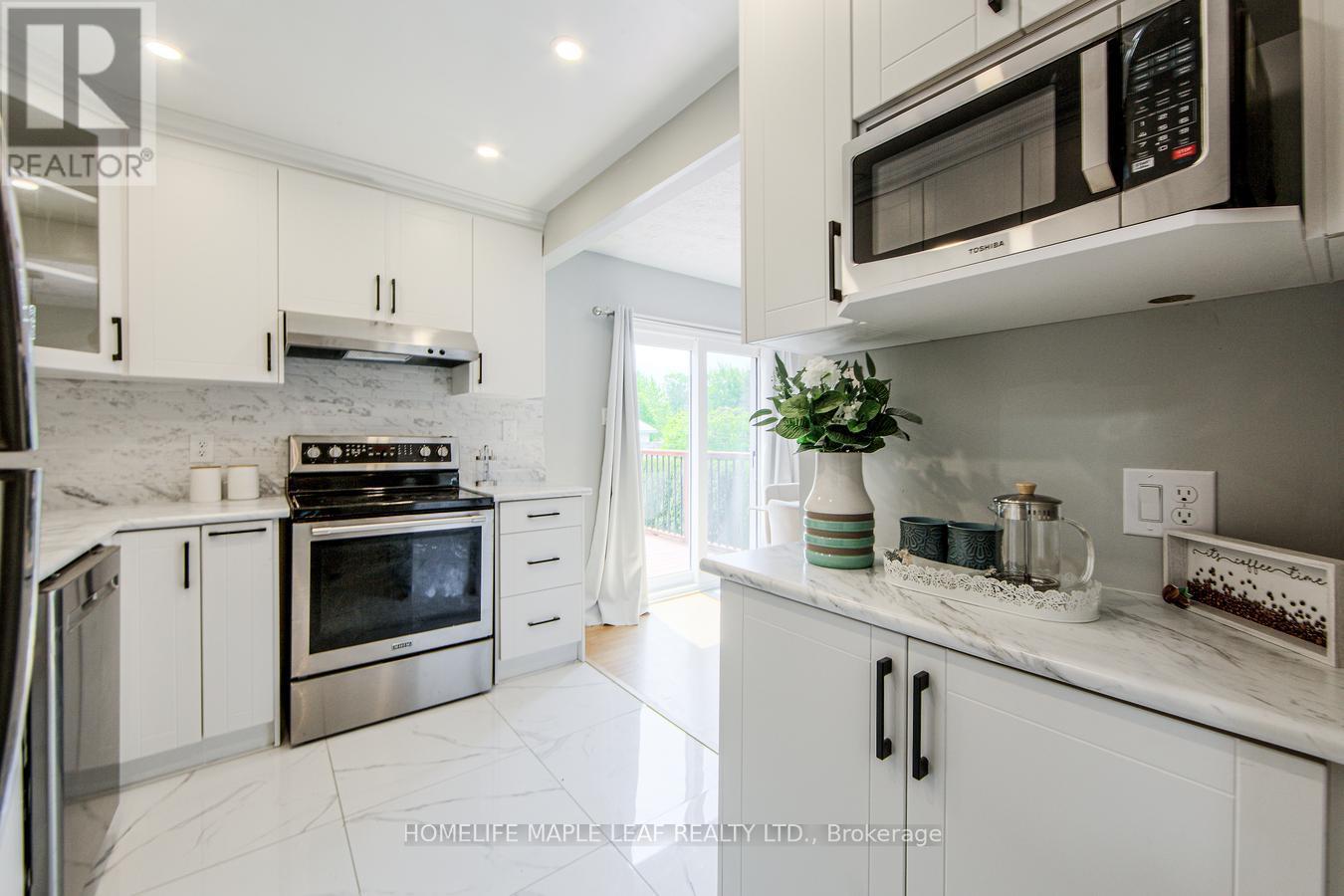 689 Macyoung Drive W, Kincardine, Ontario  N2Z 1T1 - Photo 16 - X12412115