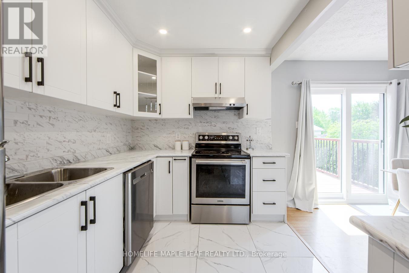 689 Macyoung Drive W, Kincardine, Ontario  N2Z 1T1 - Photo 17 - X12412115