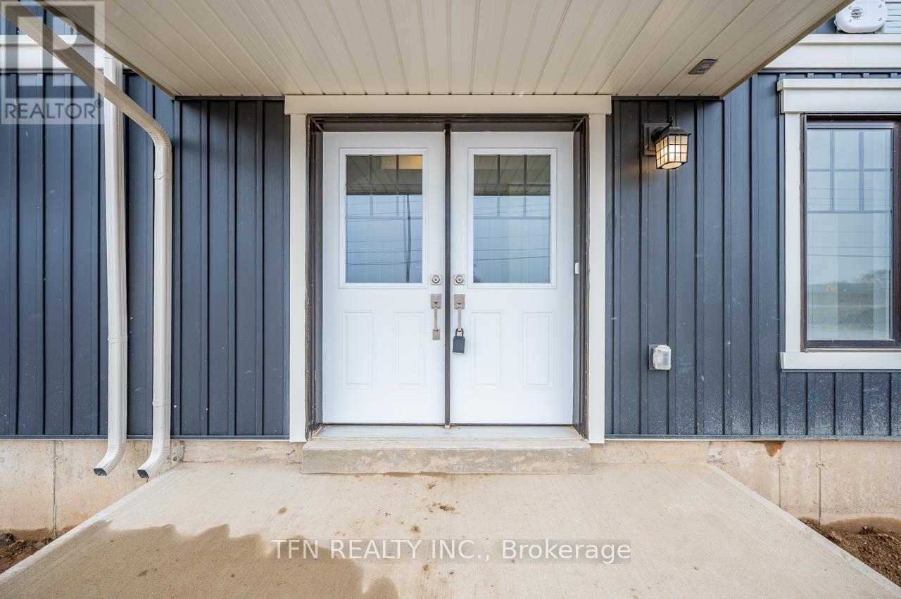 40 Norwich Crescent, Haldimand, Ontario  N3W 0J4 - Photo 3 - X12412119