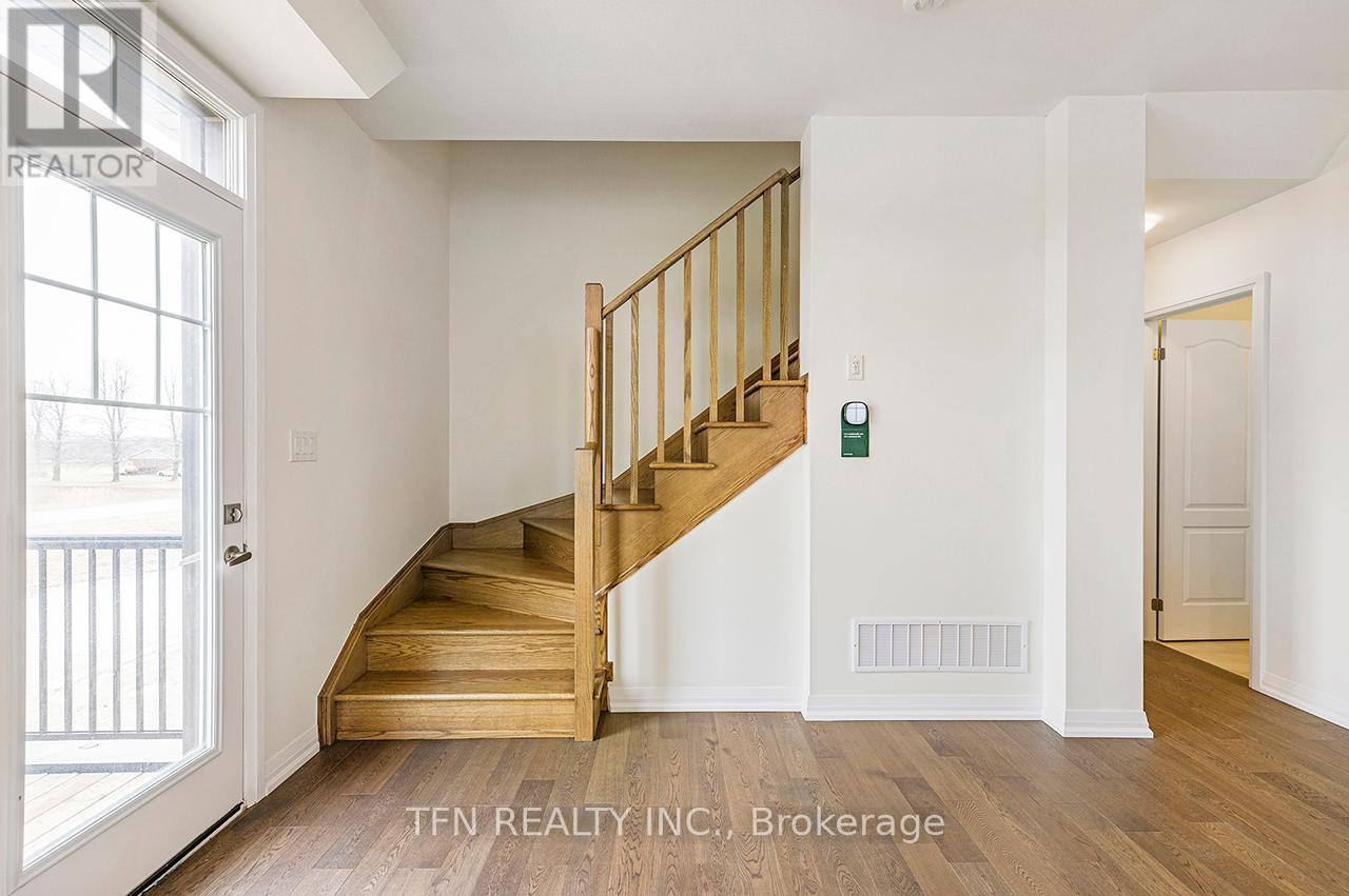 40 Norwich Crescent, Haldimand, Ontario  N3W 0J4 - Photo 33 - X12412119