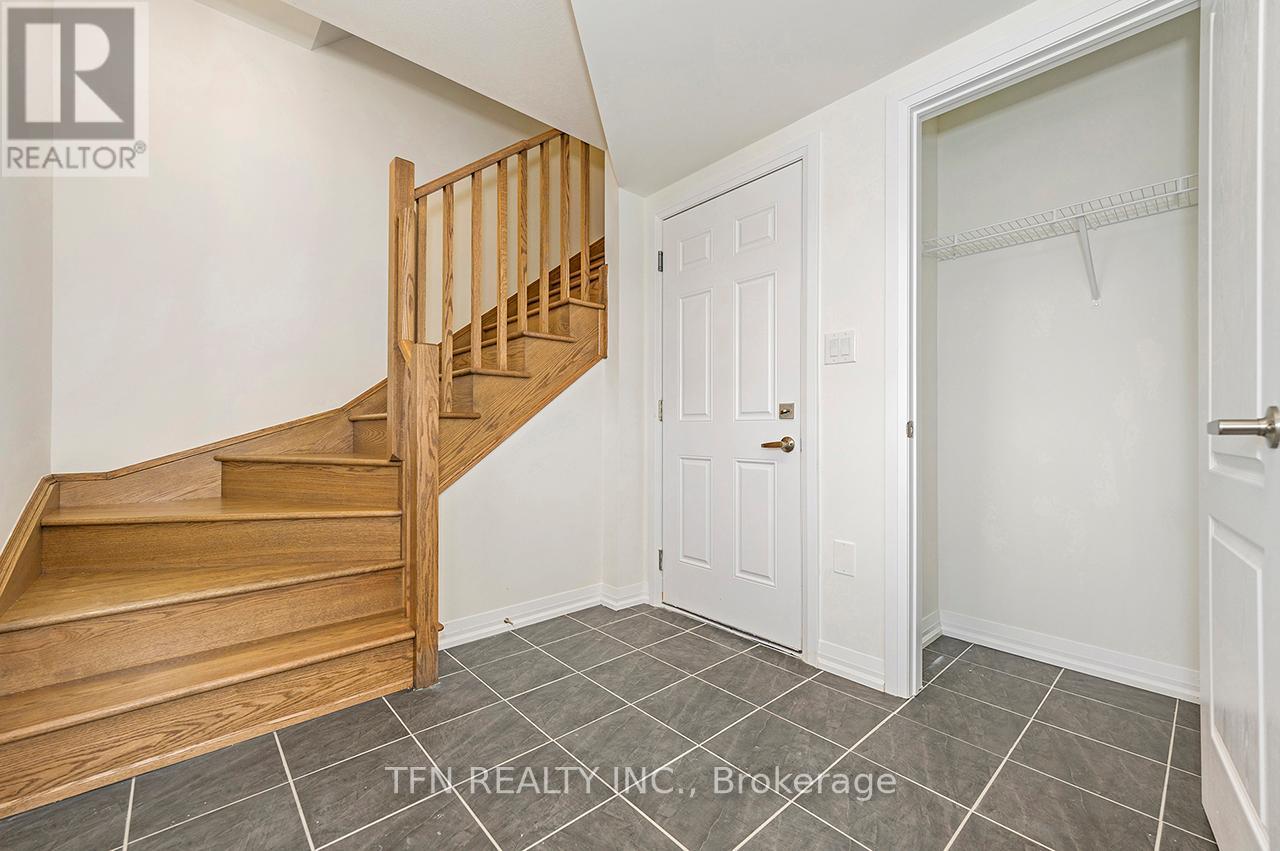 40 Norwich Crescent, Haldimand, Ontario  N3W 0J4 - Photo 4 - X12412119