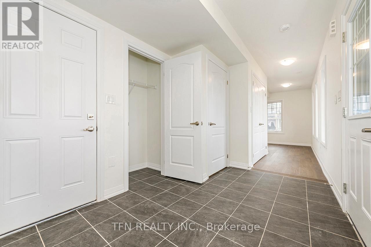 40 Norwich Crescent, Haldimand, Ontario  N3W 0J4 - Photo 5 - X12412119
