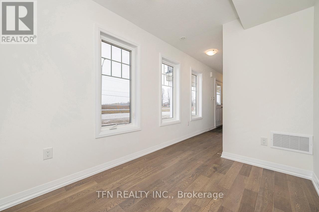 40 Norwich Crescent, Haldimand, Ontario  N3W 0J4 - Photo 6 - X12412119