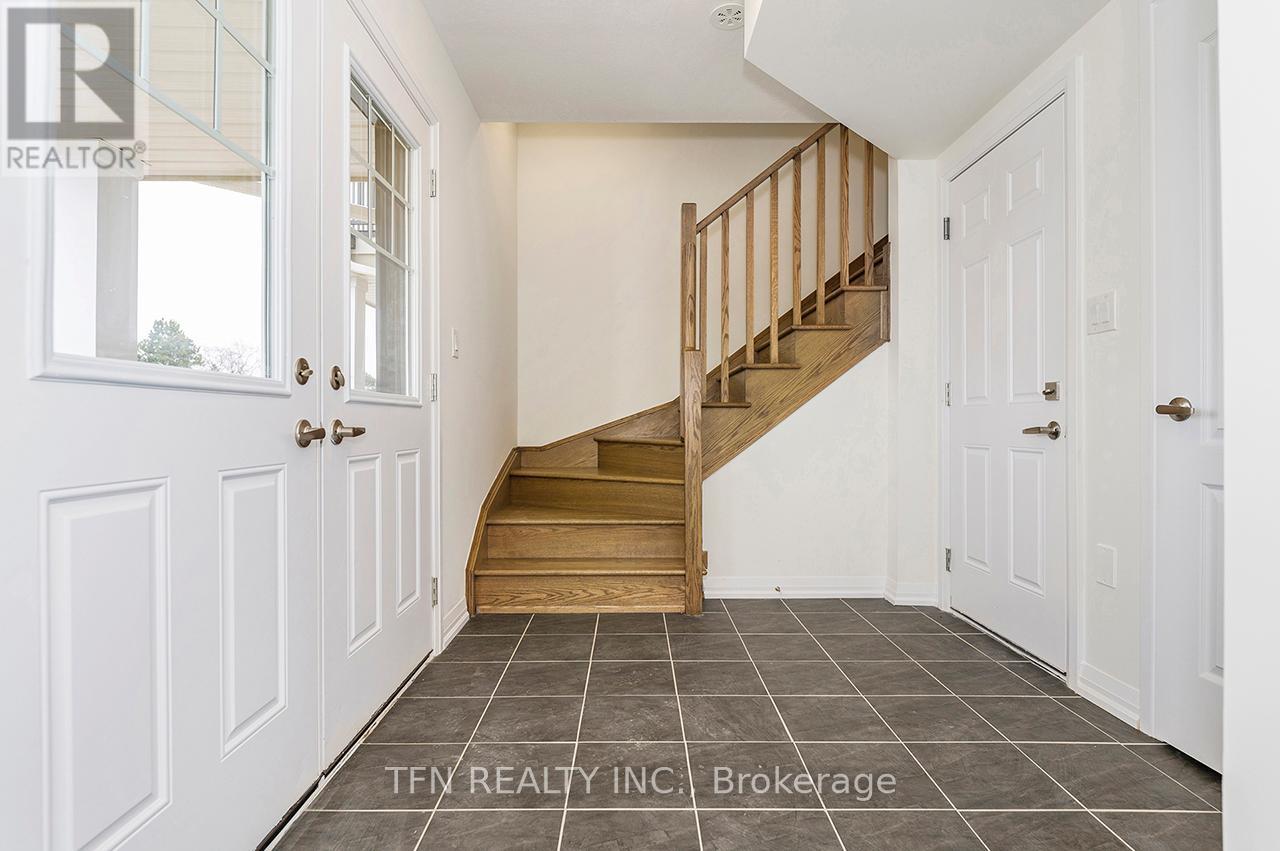 40 Norwich Crescent, Haldimand, Ontario  N3W 0J4 - Photo 7 - X12412119
