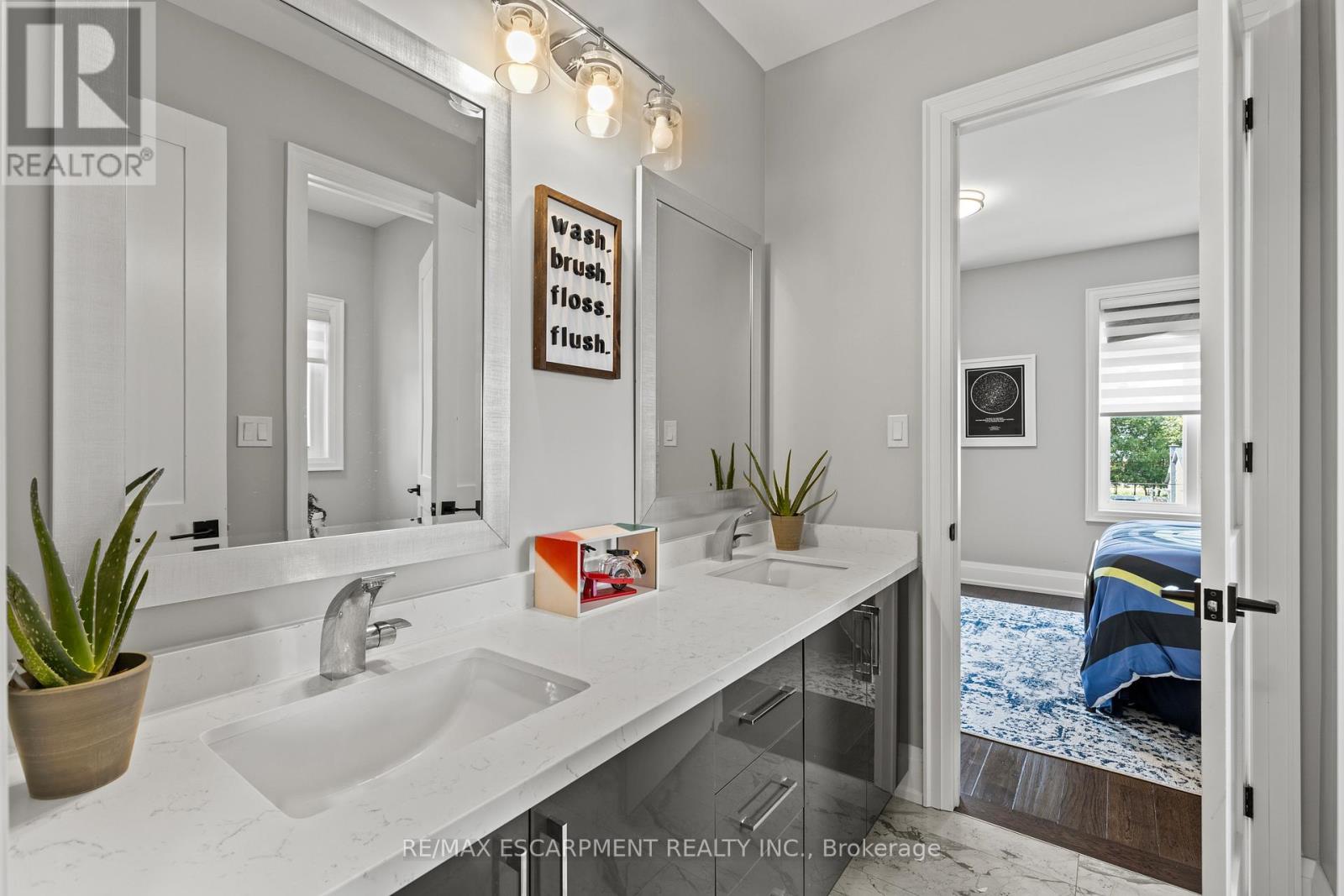 44 Leckie Avenue, Hamilton, Ontario  L8J 2S7 - Photo 27 - X12412134
