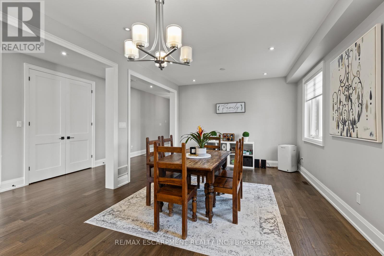 44 Leckie Avenue, Hamilton, Ontario  L8J 2S7 - Photo 6 - X12412134