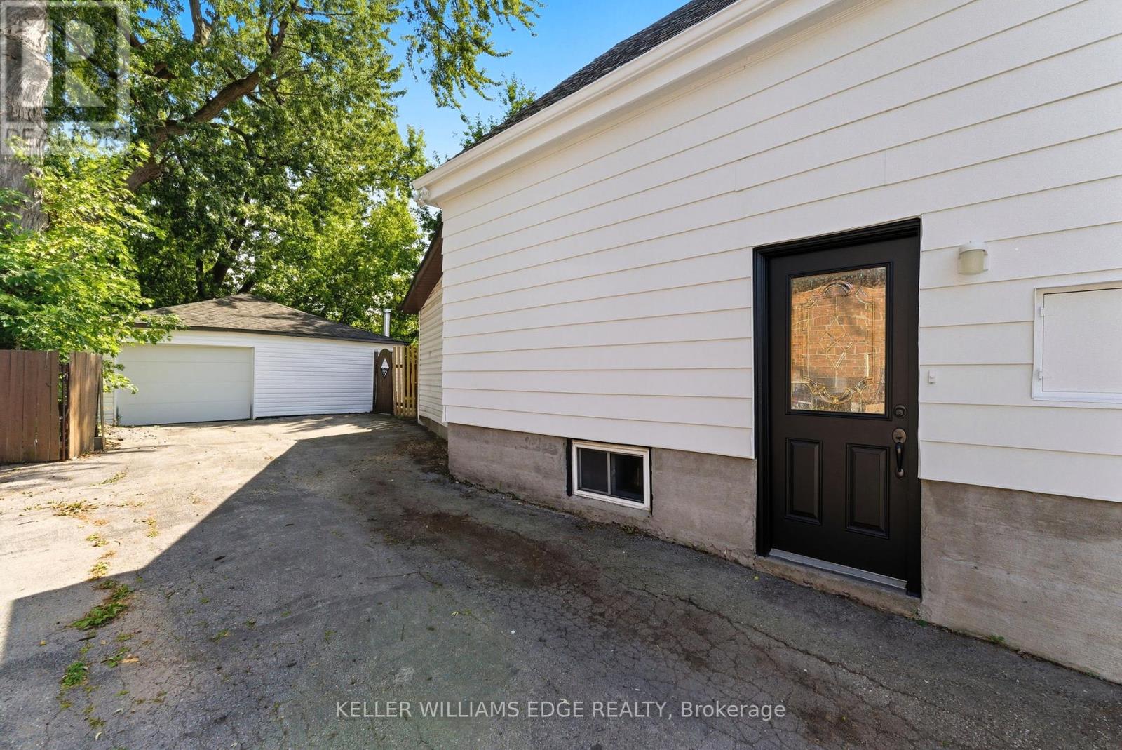 239 East 22nd Street, Hamilton, Ontario  L8V 2V8 - Photo 36 - X12412144