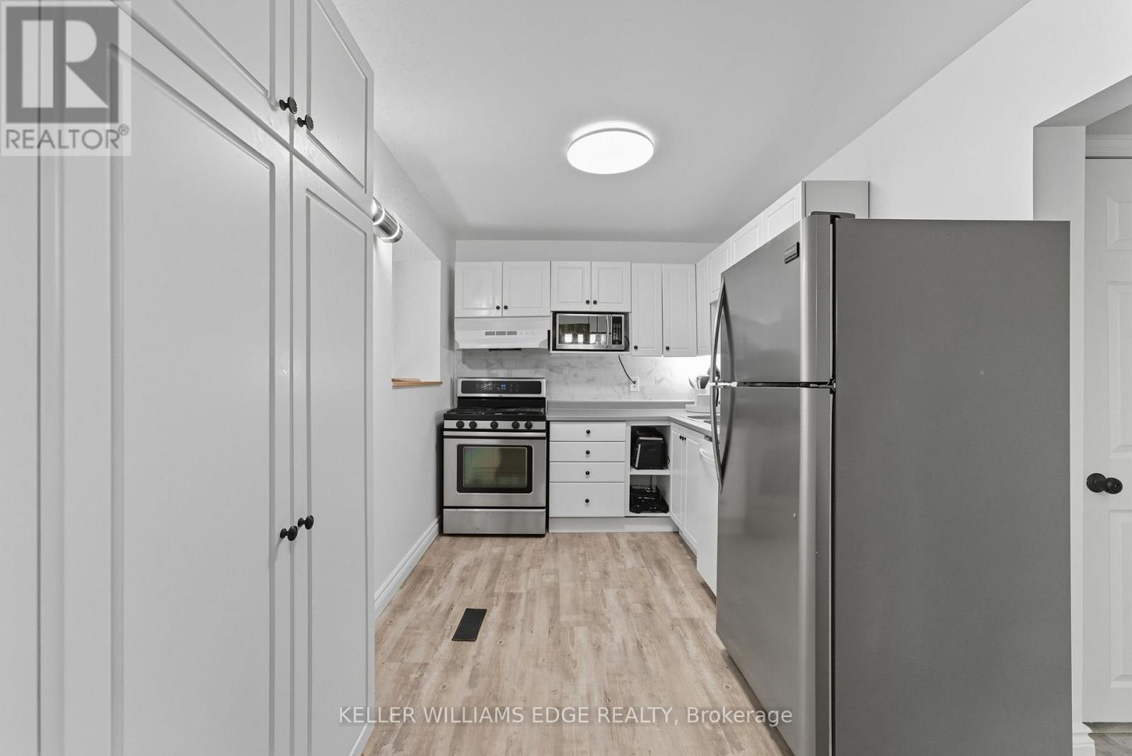 239 East 22nd Street, Hamilton, Ontario  L8V 2V8 - Photo 5 - X12412144