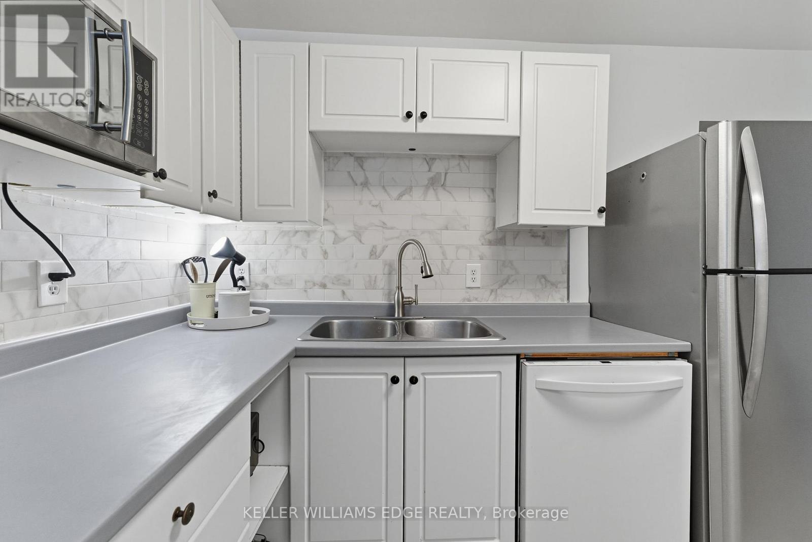 239 East 22nd Street, Hamilton, Ontario  L8V 2V8 - Photo 7 - X12412144