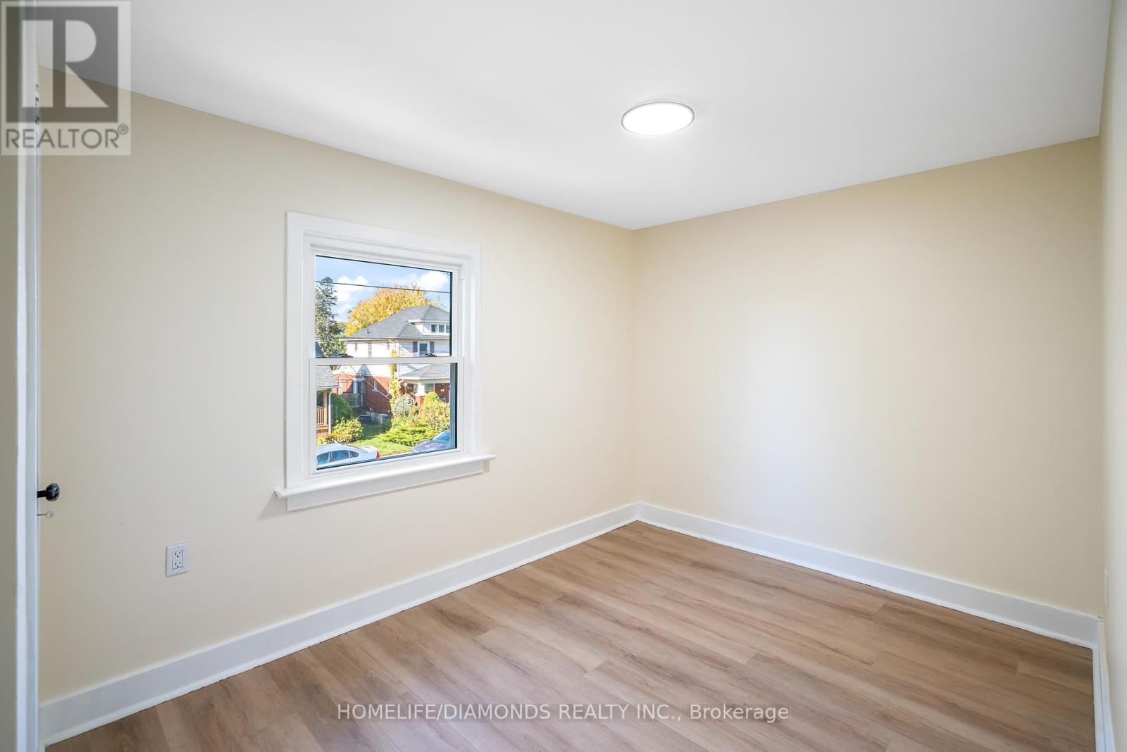 5782 Byng Avenue, Niagara Falls, Ontario  L2G 5E2 - Photo 20 - X12412149