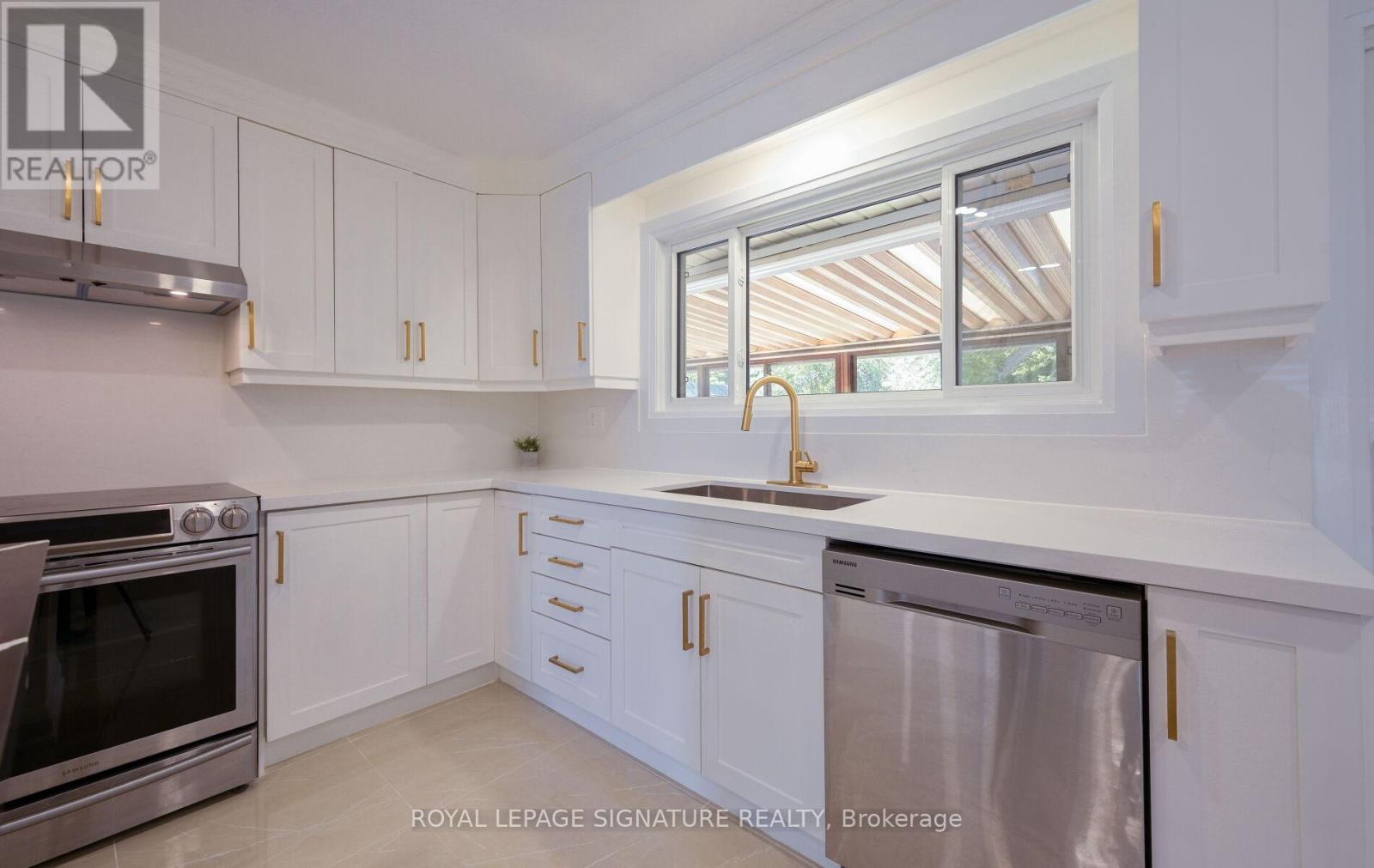 262 Barton Street, Hamilton, Ontario  L8E 2K5 - Photo 10 - X12412154