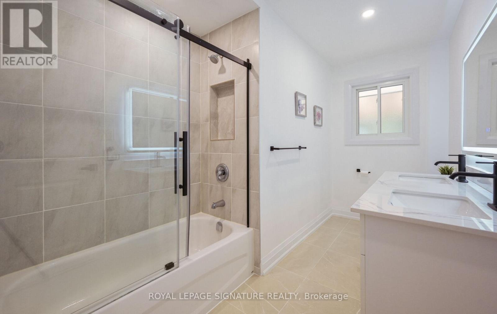 262 Barton Street, Hamilton, Ontario  L8E 2K5 - Photo 12 - X12412154