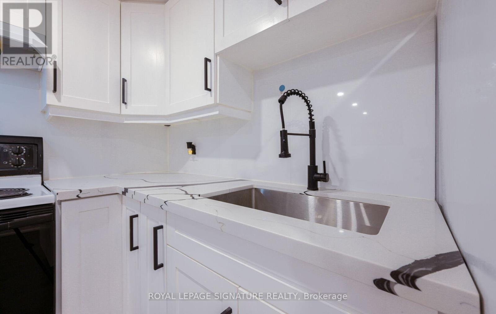 262 Barton Street, Hamilton, Ontario  L8E 2K5 - Photo 32 - X12412154