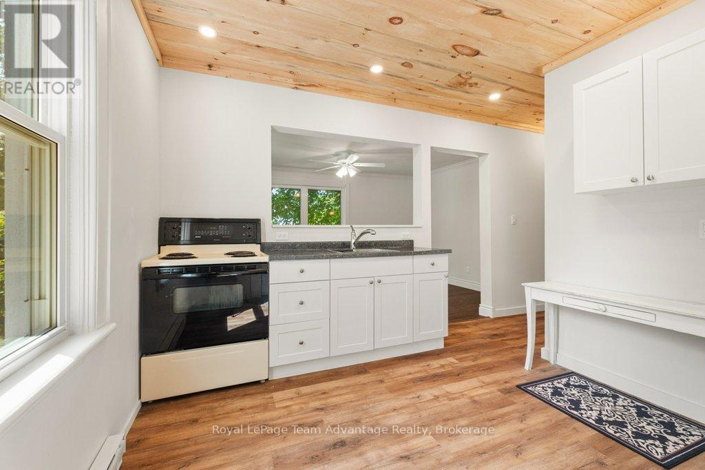 32 Waubeek Street, Parry Sound, Ontario  P2A 1C2 - Photo 11 - X12412443