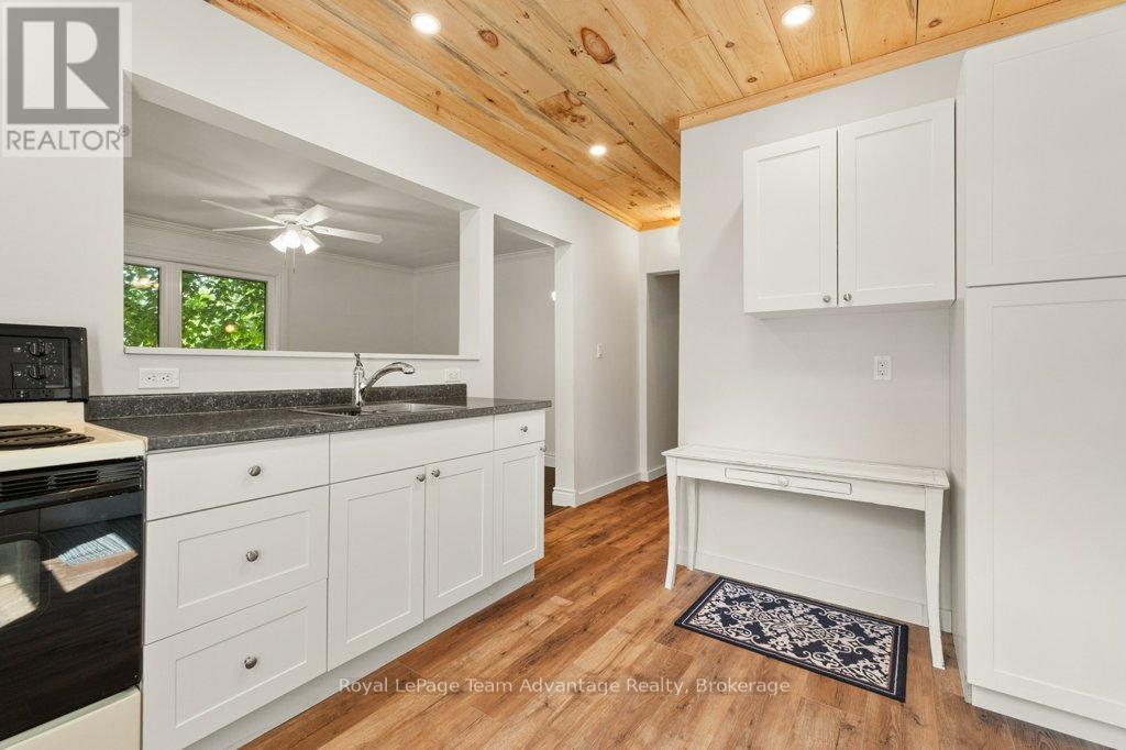 32 Waubeek Street, Parry Sound, Ontario  P2A 1C2 - Photo 12 - X12412443
