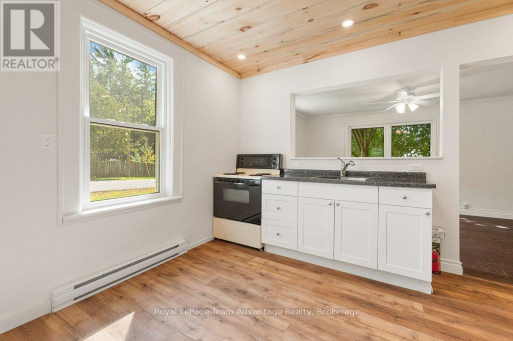 32 Waubeek Street, Parry Sound, Ontario  P2A 1C2 - Photo 13 - X12412443