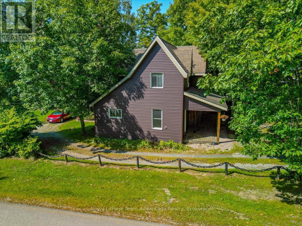 32 Waubeek Street, Parry Sound, Ontario  P2A 1C2 - Photo 2 - X12412443