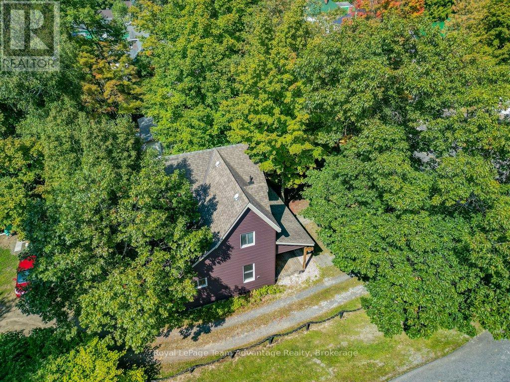 32 Waubeek Street, Parry Sound, Ontario  P2A 1C2 - Photo 3 - X12412443