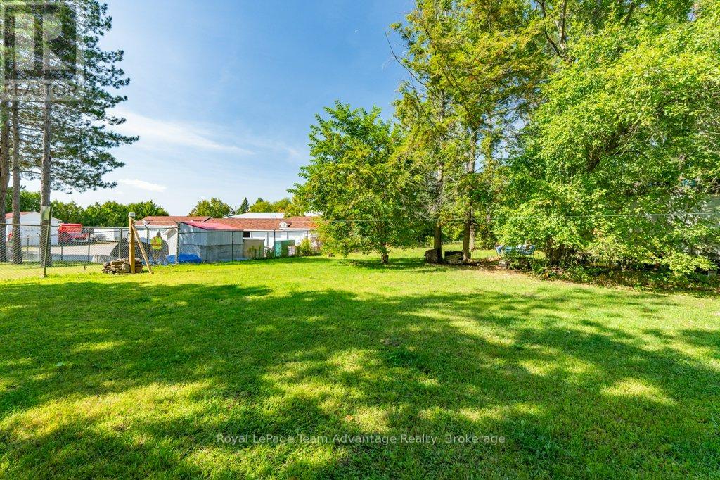 32 Waubeek Street, Parry Sound, Ontario  P2A 1C2 - Photo 5 - X12412443