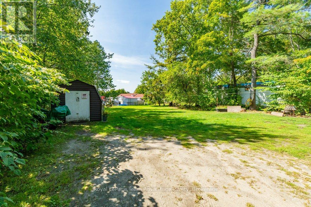 32 Waubeek Street, Parry Sound, Ontario  P2A 1C2 - Photo 6 - X12412443