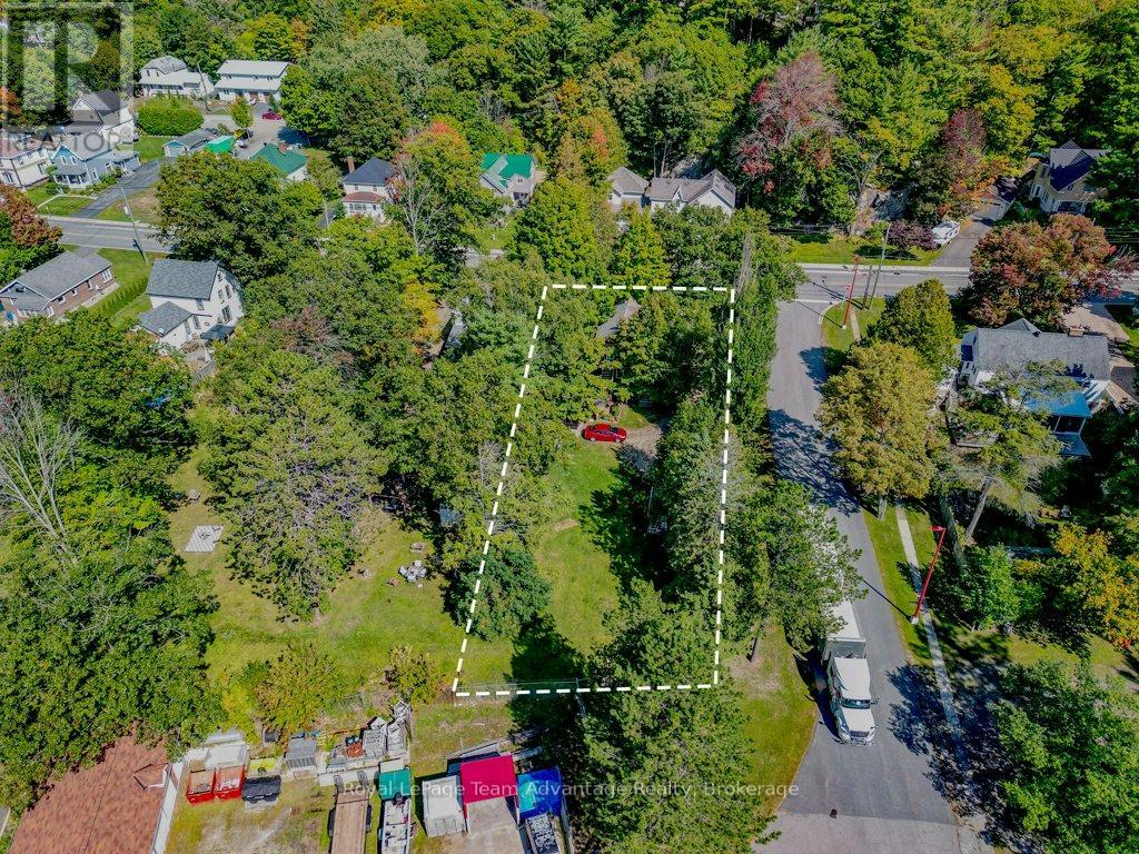 32 Waubeek Street, Parry Sound, Ontario  P2A 1C2 - Photo 9 - X12412443
