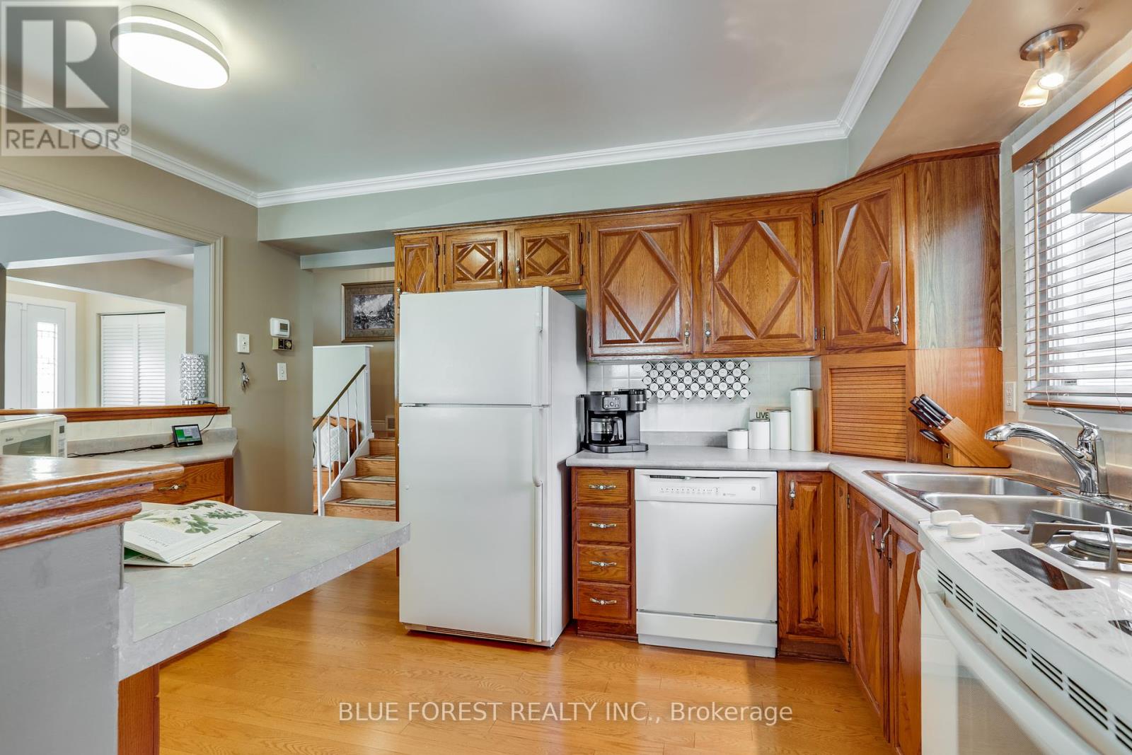 6 Ashbury Avenue, London South, Ontario  N6E 1S8 - Photo 10 - X12412406