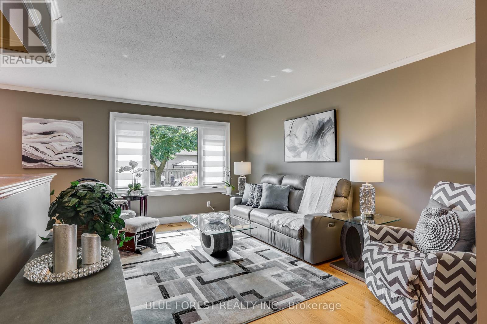 6 Ashbury Avenue, London South, Ontario  N6E 1S8 - Photo 5 - X12412406