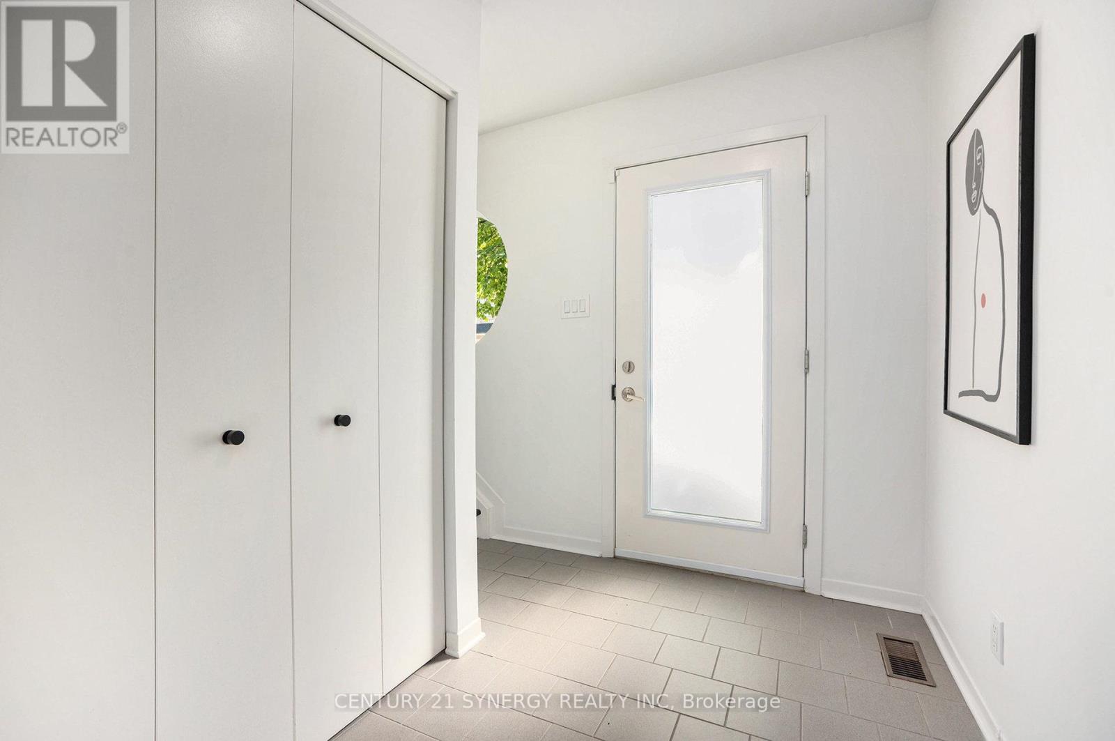 1137 Gladstone Avenue, Ottawa, Ontario  K1Y 3H4 - Photo 2 - X12412377