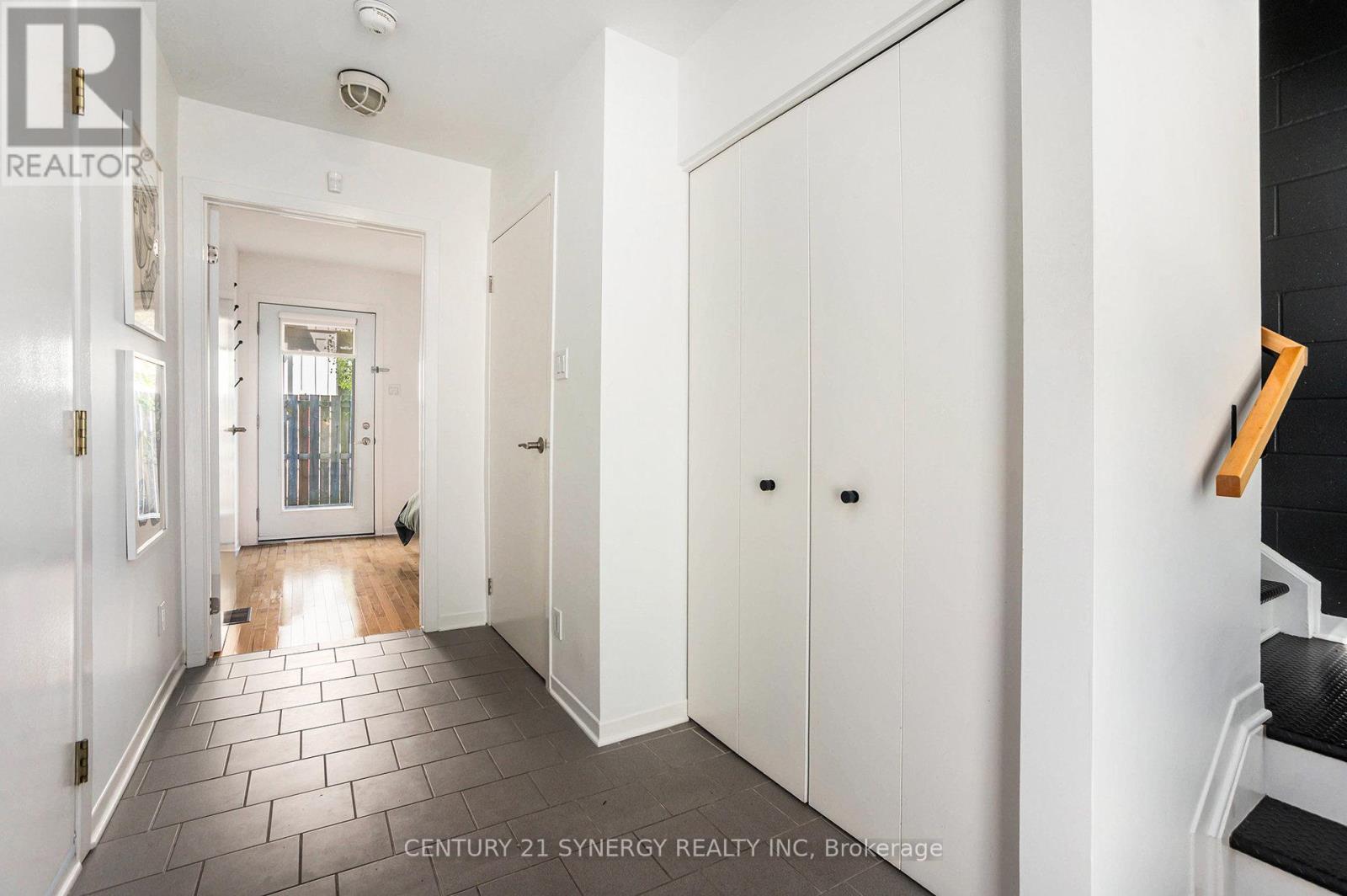1137 Gladstone Avenue, Ottawa, Ontario  K1Y 3H4 - Photo 3 - X12412377