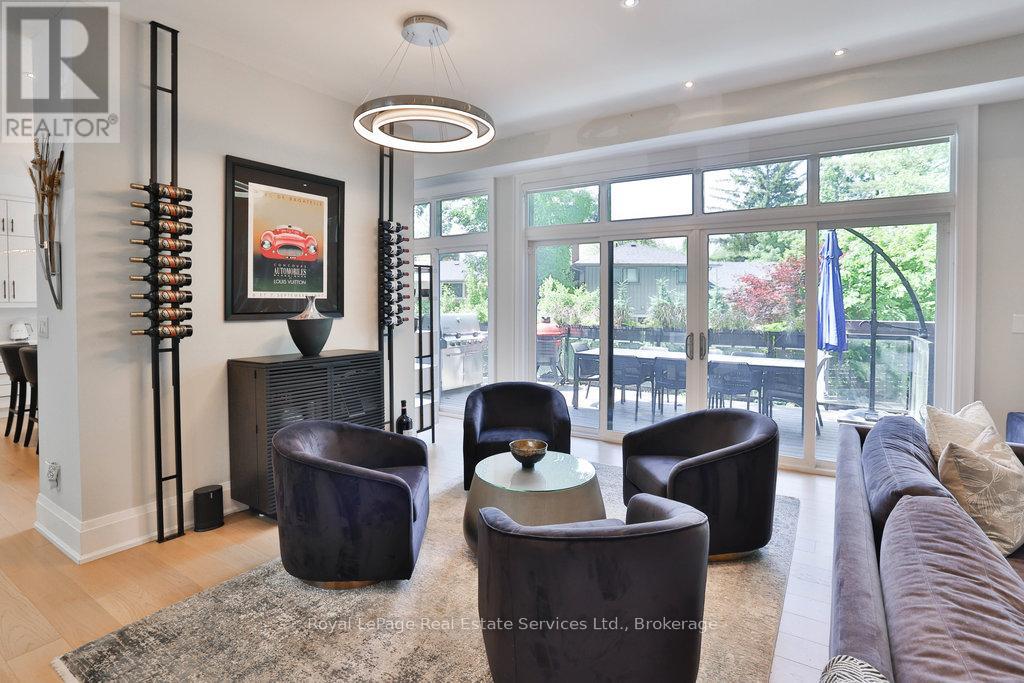 182 Charnwood Drive, Oakville, Ontario  L6J 5H1 - Photo 10 - W12412454