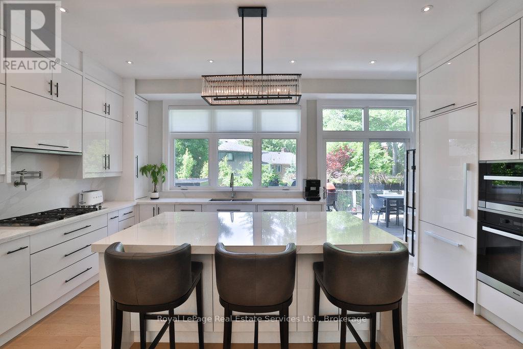 182 Charnwood Drive, Oakville, Ontario  L6J 5H1 - Photo 15 - W12412454