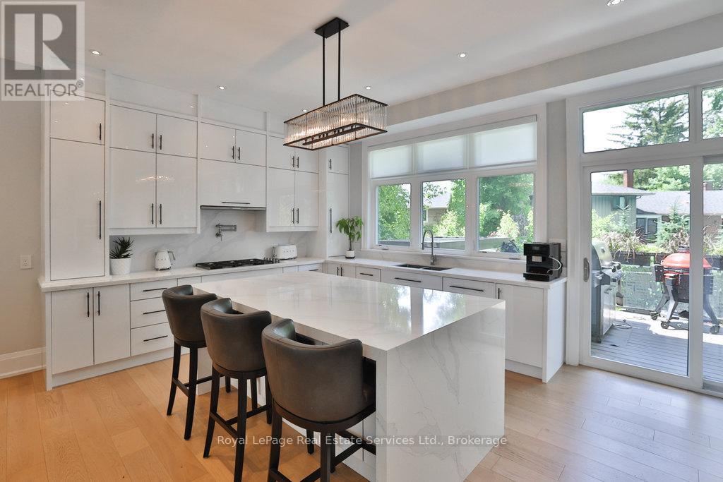 182 Charnwood Drive, Oakville, Ontario  L6J 5H1 - Photo 16 - W12412454