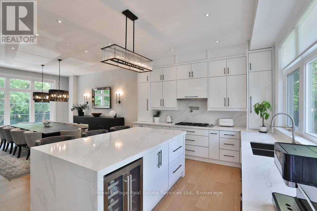 182 Charnwood Drive, Oakville, Ontario  L6J 5H1 - Photo 18 - W12412454