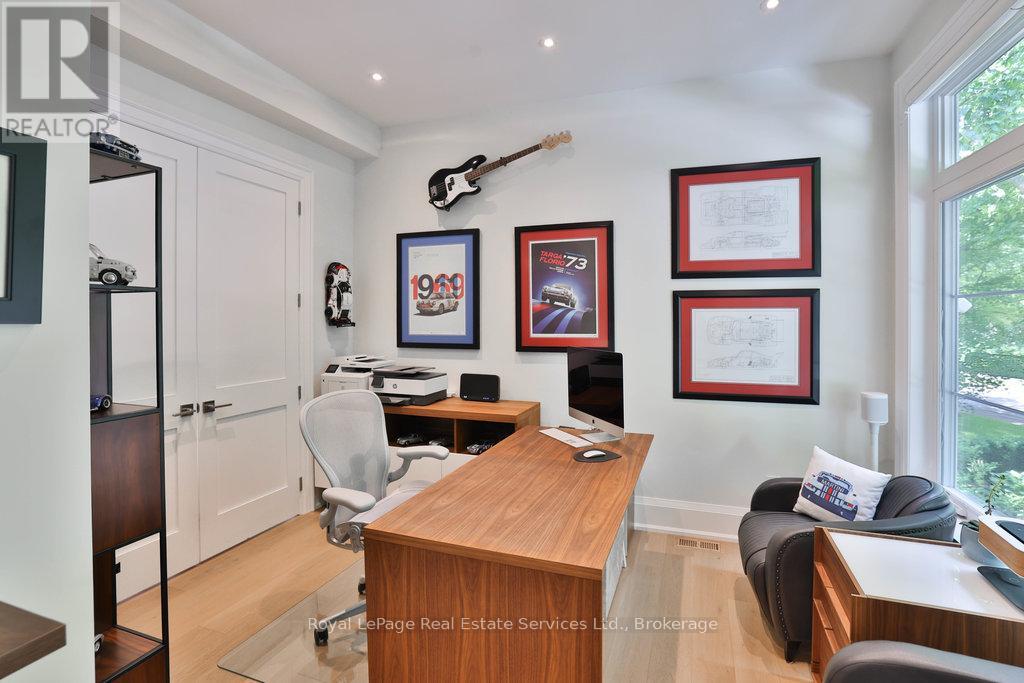 182 Charnwood Drive, Oakville, Ontario  L6J 5H1 - Photo 19 - W12412454