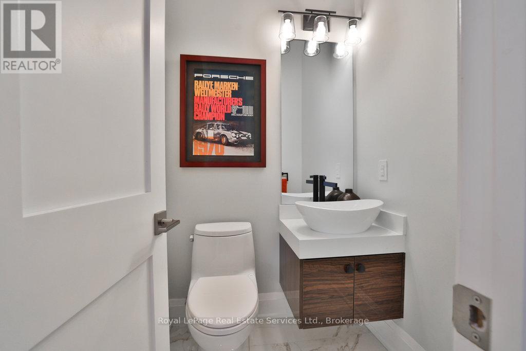 182 Charnwood Drive, Oakville, Ontario  L6J 5H1 - Photo 20 - W12412454