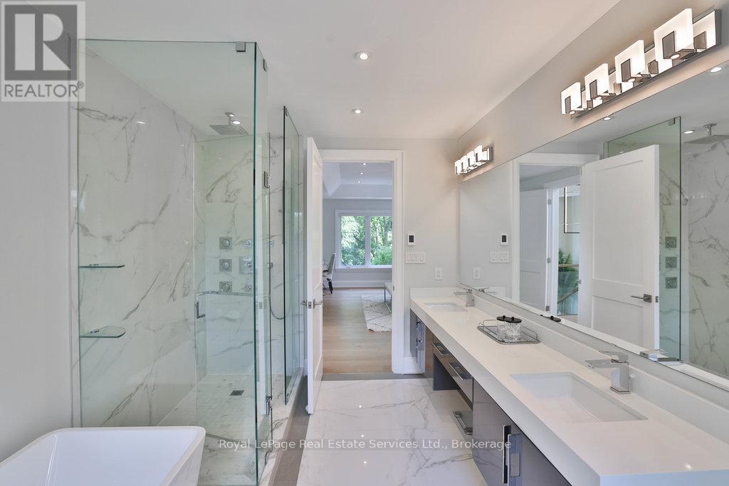 182 Charnwood Drive, Oakville, Ontario  L6J 5H1 - Photo 24 - W12412454