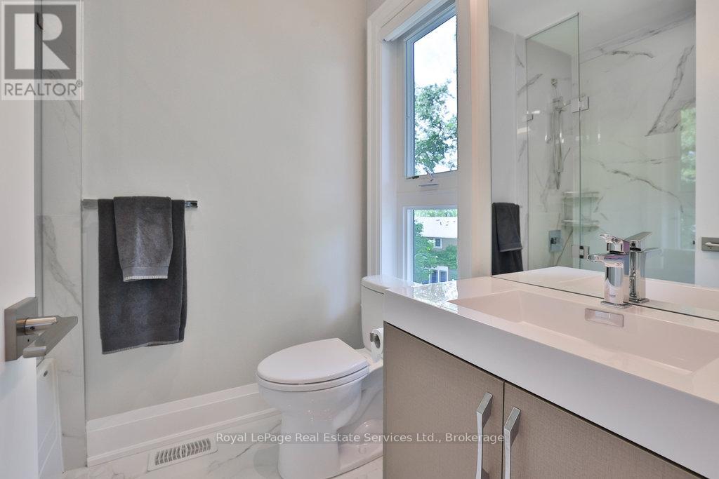 182 Charnwood Drive, Oakville, Ontario  L6J 5H1 - Photo 28 - W12412454
