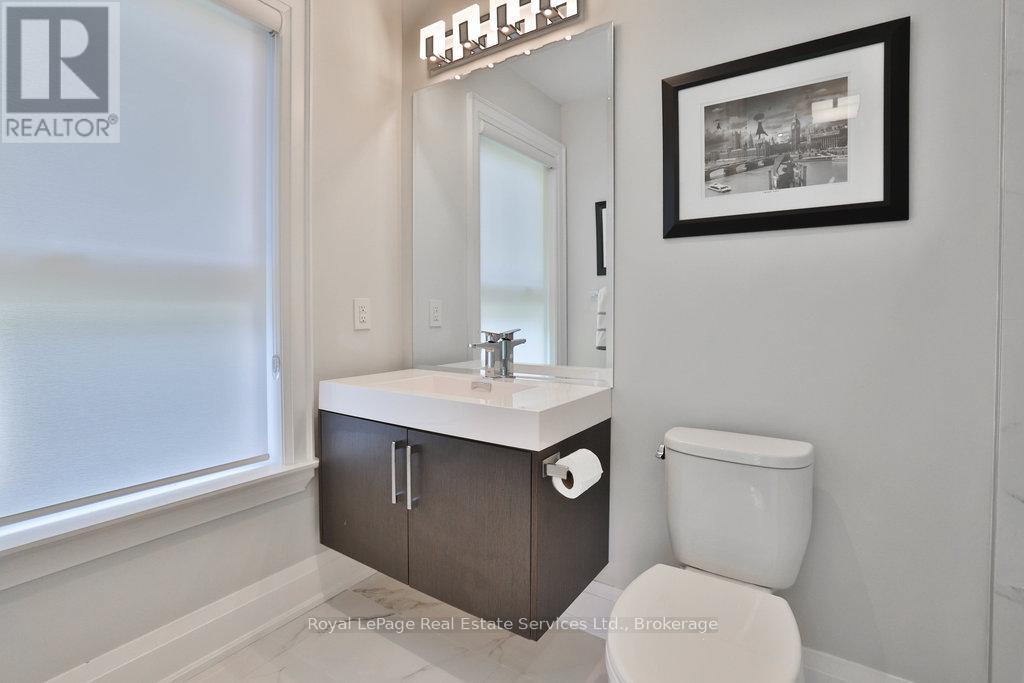 182 Charnwood Drive, Oakville, Ontario  L6J 5H1 - Photo 30 - W12412454