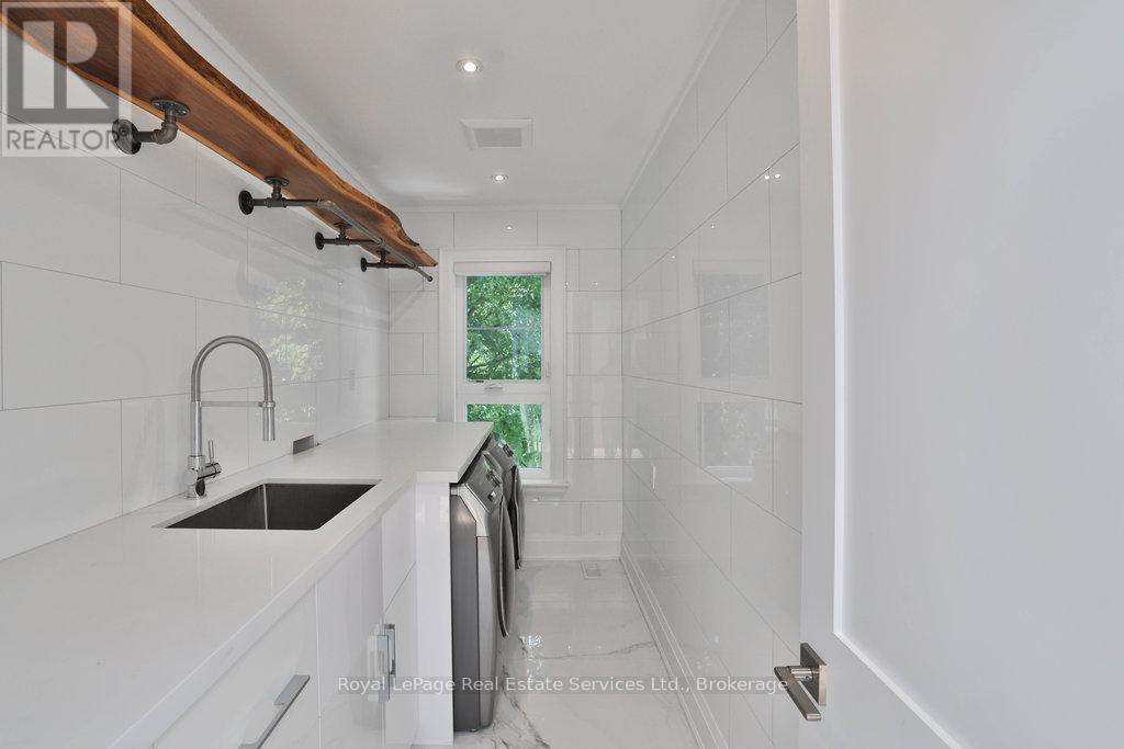 182 Charnwood Drive, Oakville, Ontario  L6J 5H1 - Photo 34 - W12412454