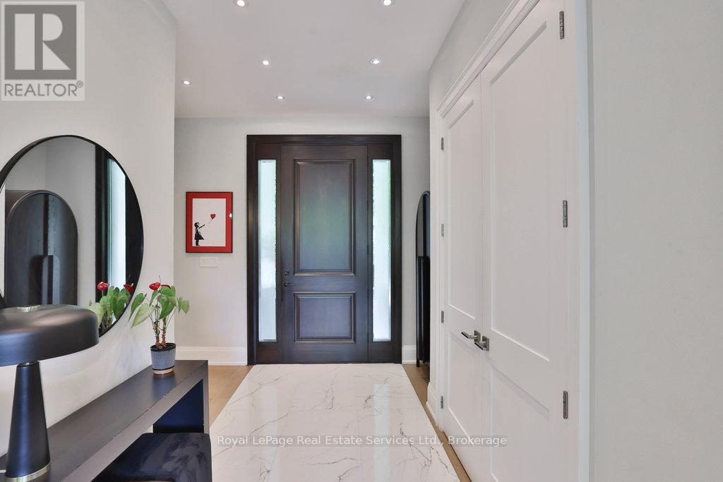 182 Charnwood Drive, Oakville, Ontario  L6J 5H1 - Photo 6 - W12412454