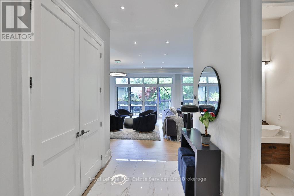 182 Charnwood Drive, Oakville, Ontario  L6J 5H1 - Photo 7 - W12412454