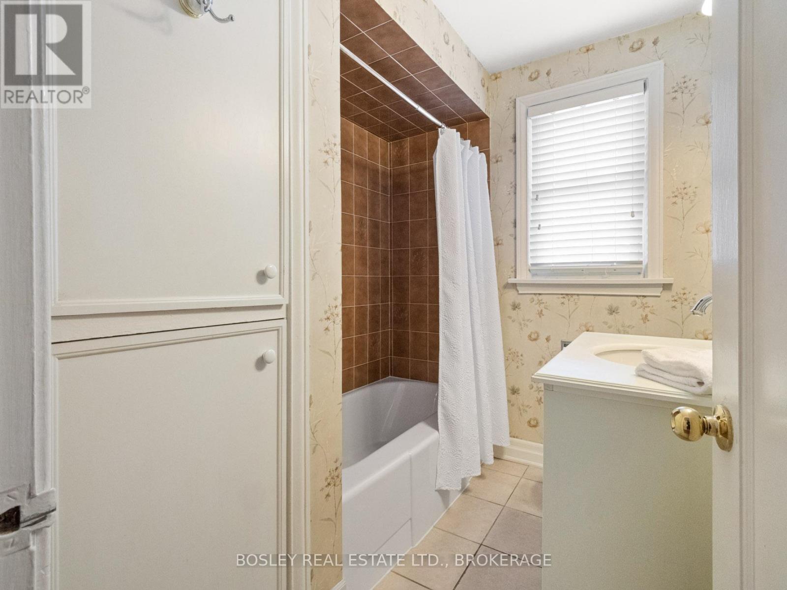 10 Cameron Road, St. Catharines, Ontario  L2P 3E2 - Photo 15 - X12412374