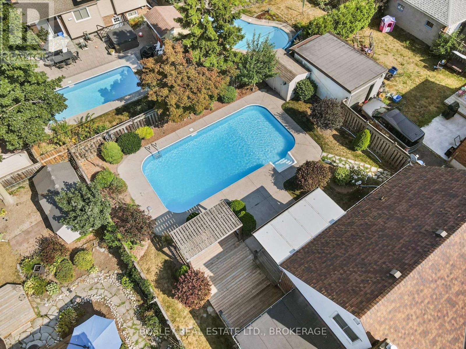 10 Cameron Road, St. Catharines, Ontario  L2P 3E2 - Photo 3 - X12412374
