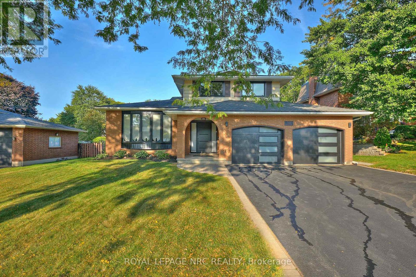 10 Willowdale Court, Pelham, Ontario  L0S 1E2 - Photo 1 - X12412429