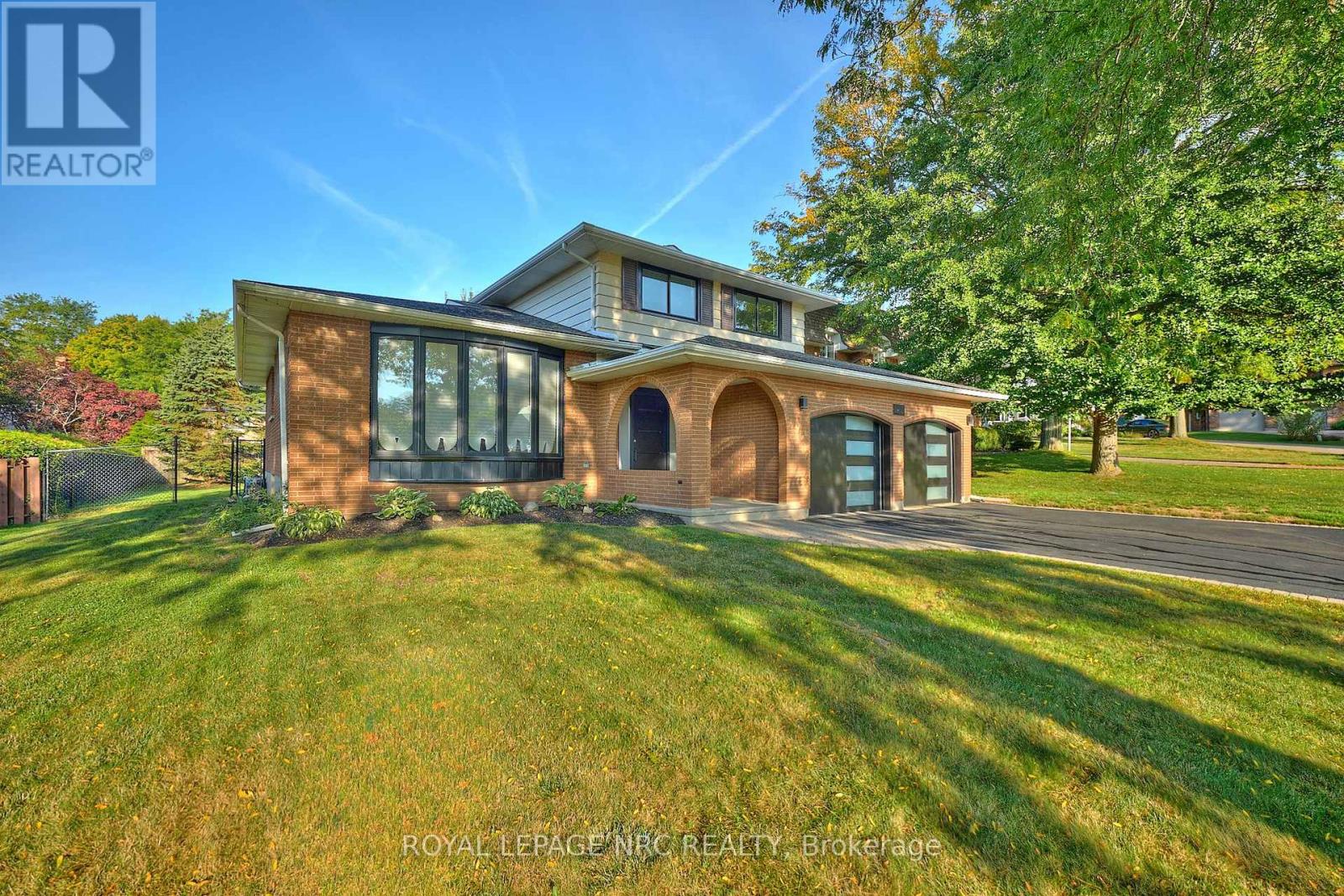 10 Willowdale Court, Pelham, Ontario  L0S 1E2 - Photo 3 - X12412429