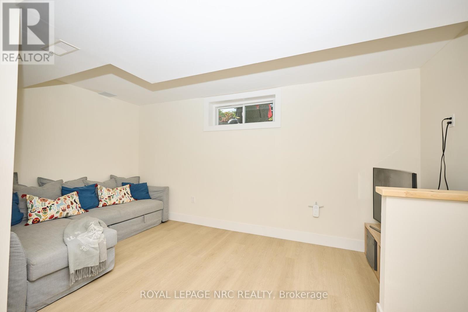 10 Willowdale Court, Pelham, Ontario  L0S 1E2 - Photo 41 - X12412429