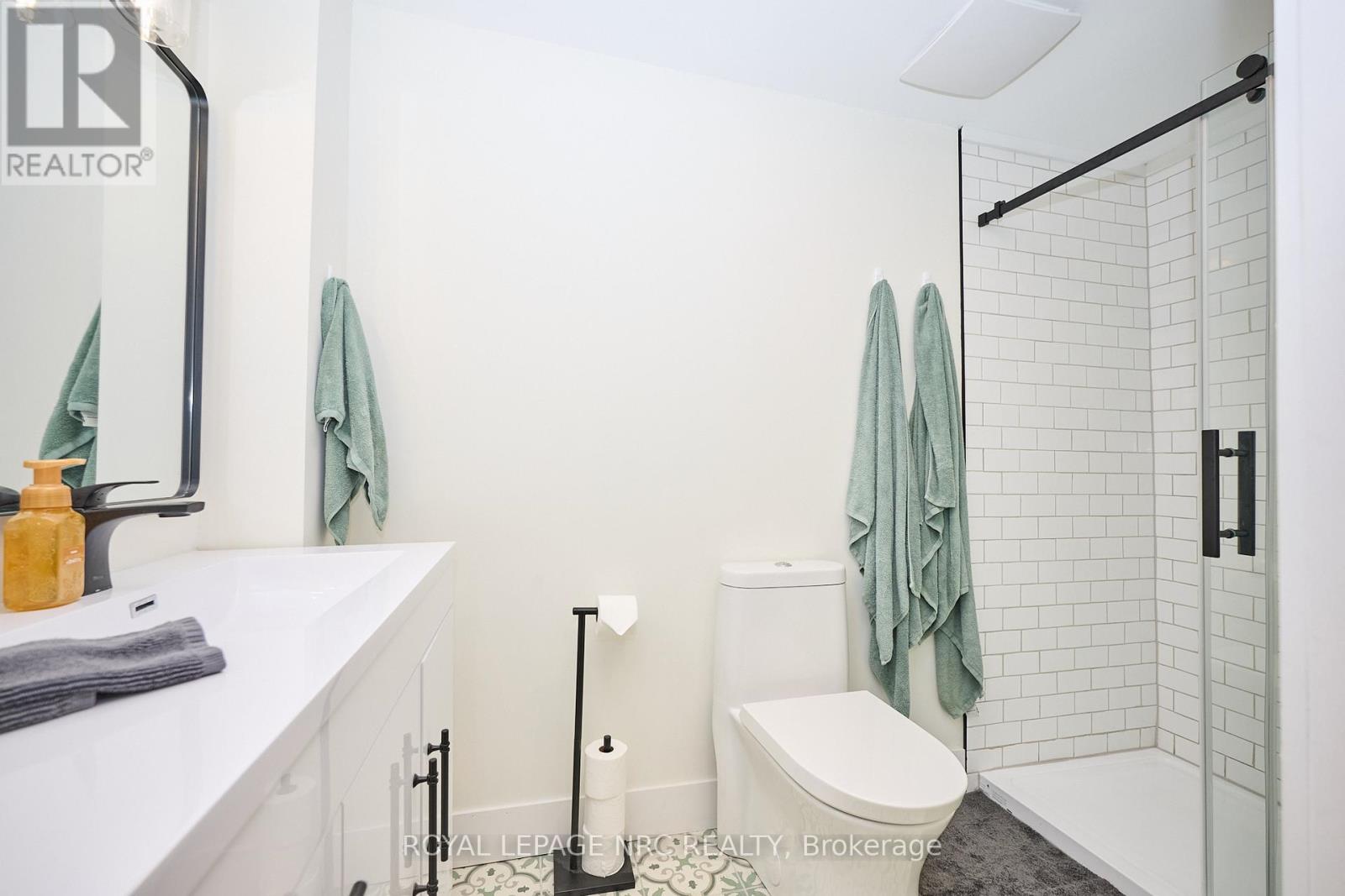 10 Willowdale Court, Pelham, Ontario  L0S 1E2 - Photo 43 - X12412429