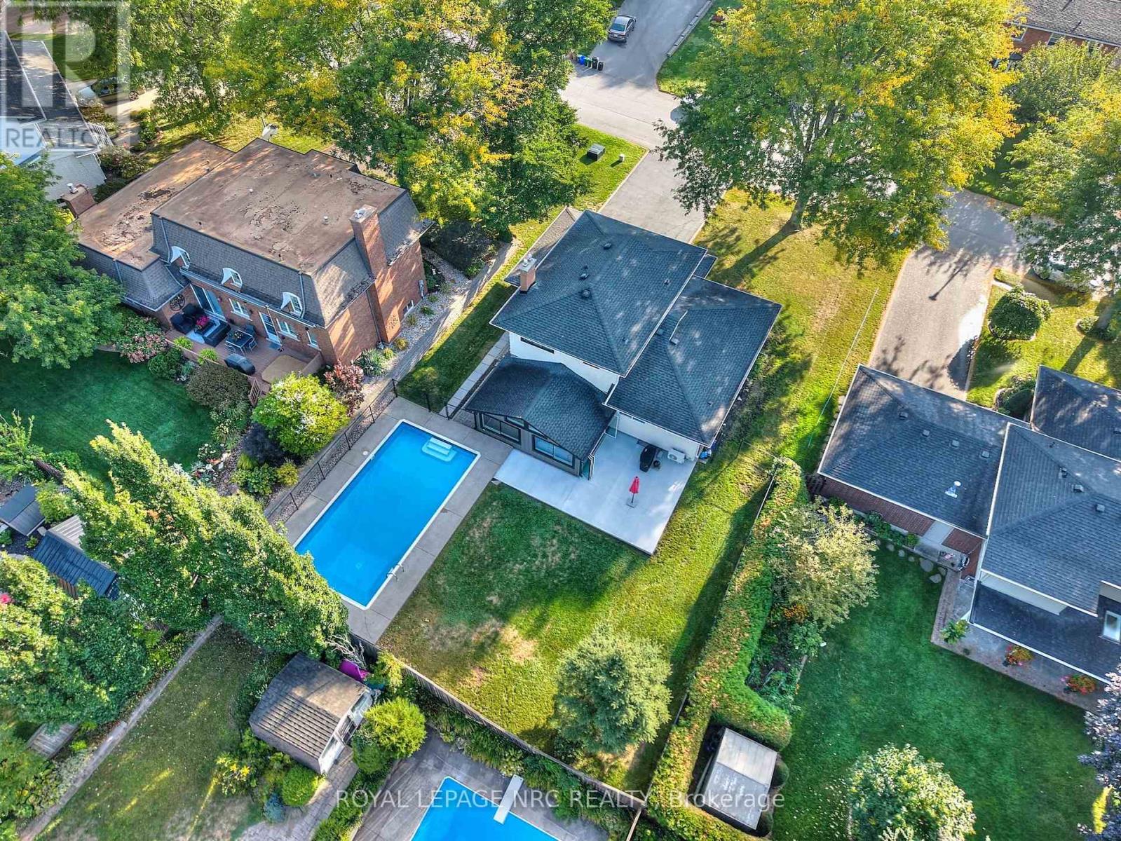 10 Willowdale Court, Pelham, Ontario  L0S 1E2 - Photo 47 - X12412429